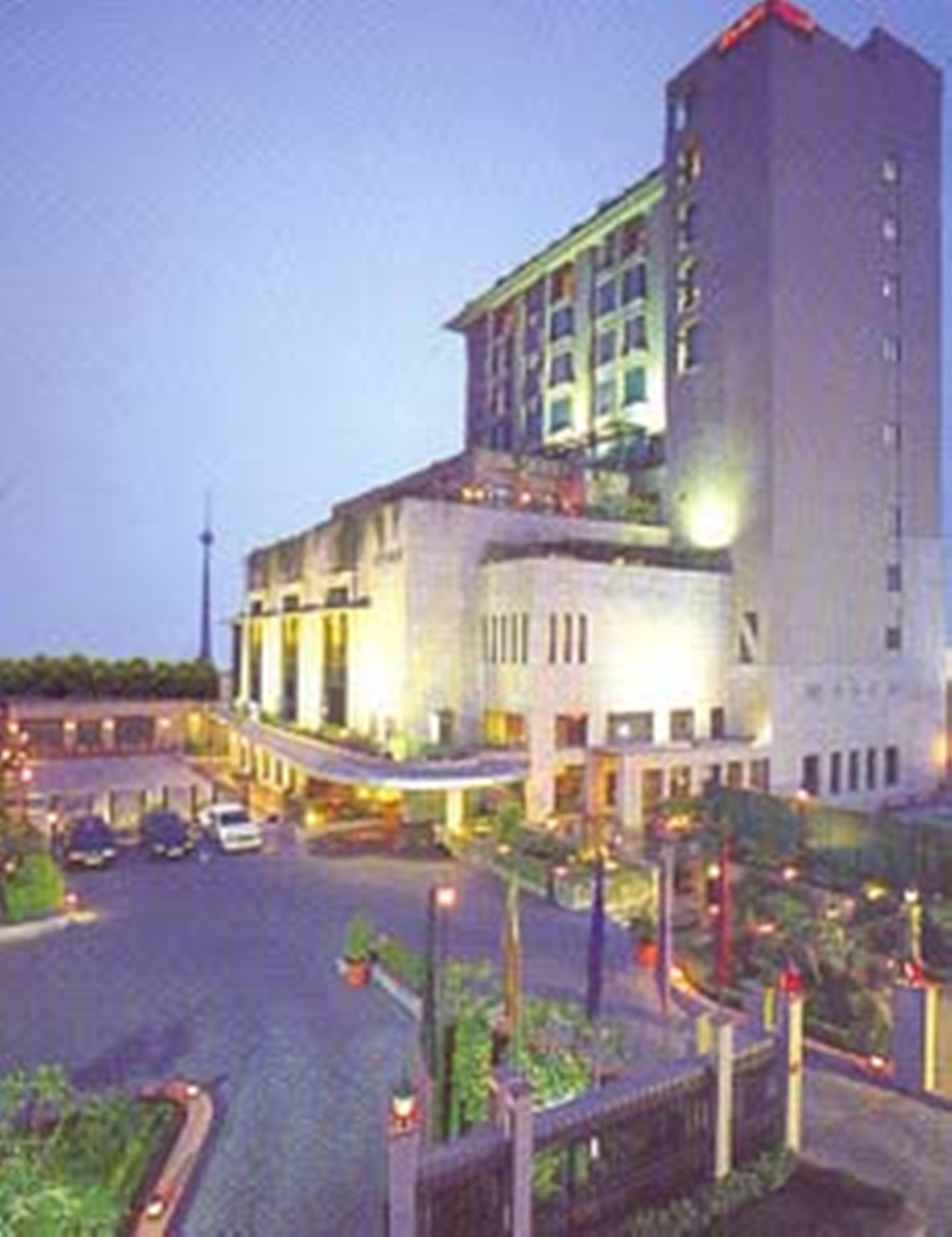 Hotel City Park New Delhi Bagian luar foto